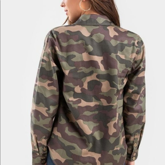 NEW FRANCESCA'S Sandra CAMO BUTTON UP SHIRT - Picture 3 of 6